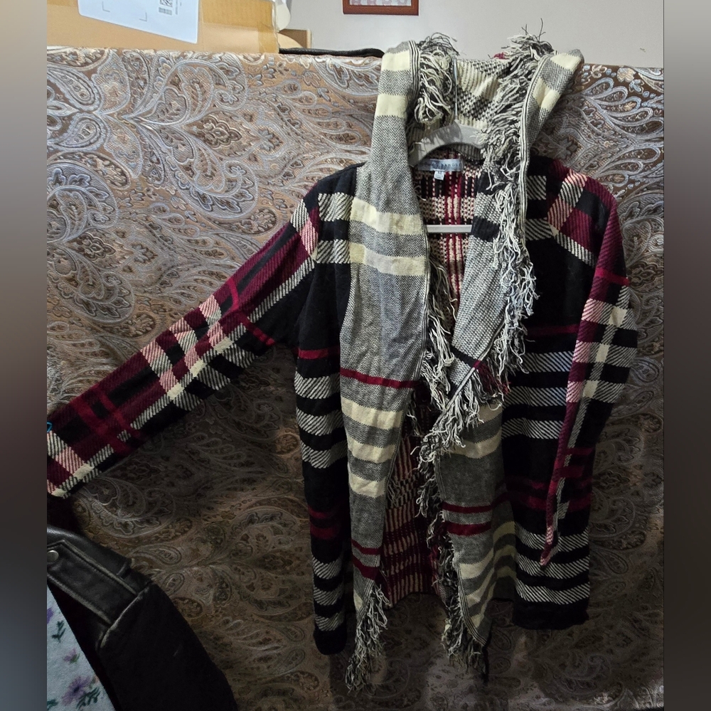 Absolutely Famous plaid poncho style fringe womens sweater